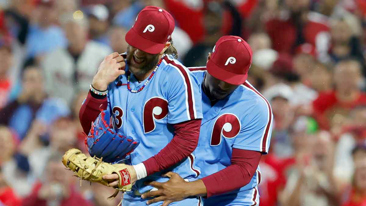 Phillies' Bryce Harper Avoids Serious Injury After Collision at First Base